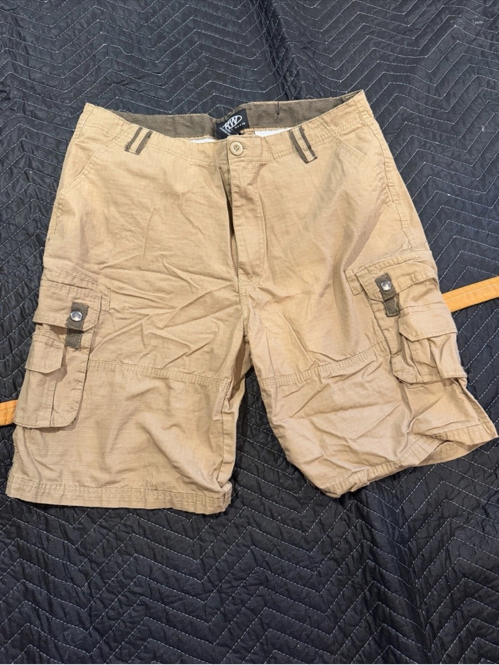 Light Tan Men's Cargo Shorts with Utility Pockets